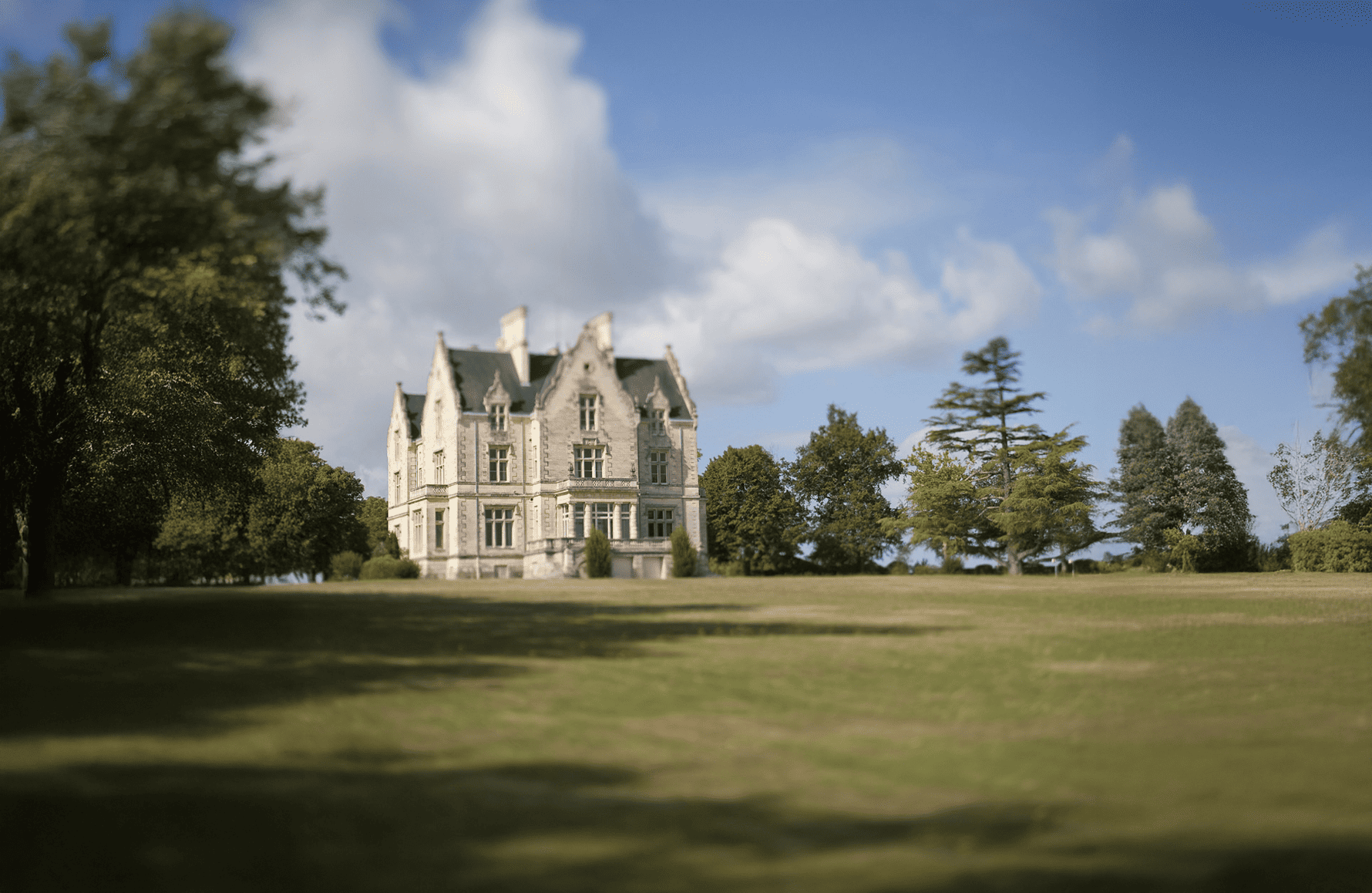 die Geschichte der Schloss Lanessan